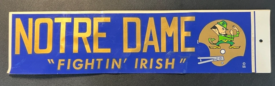Pegatina de parachoques metálica irlandesa Notre Dame Fightin' de colección NCAA Sport lámina dorada ¡BONITA! Foto 1 de 2