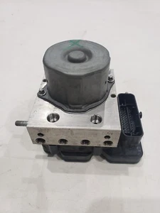 2016-2018 Nissan Altima ABS anti lock brake pump oem - Picture 1 of 5