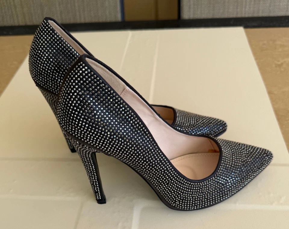 ZAPATOS MUJER LILIANA.TALLA: 7 TACÓN DE AGUJA NEGRO TACHONADO PUNTERA PUNTIAGUDA Foto 1 de 4