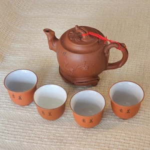 Tetera Vingage China Arcilla Yixing Hecha a Mano Patrón Dragón, 4 Tazas a Juego, Usada en Excelente Condición - Imagen 1 de 10