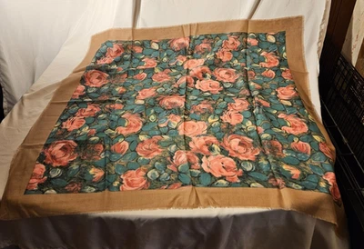 Bufanda 34" Cuadrada Acuarela Rosa Flores Verde Beige Foto 1 de 3