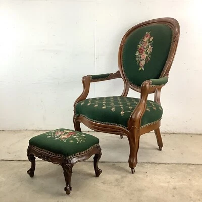 Sillón vintage floral de punta de aguja con reposapiés Foto 1 de 4