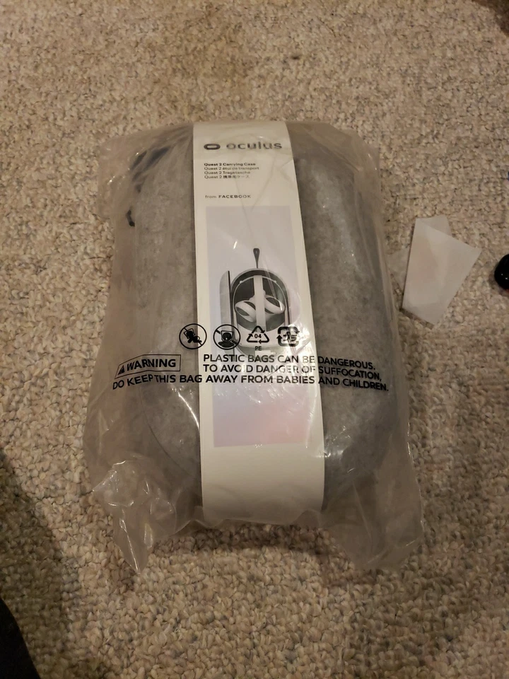 Meta Oculus Quest 2 (3010036901) Carrying Case for Lightweight, Portable Protection - VR - Gray