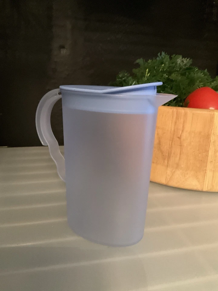 Tupperware  Junge Welle Milchkännchen 300ml  Blau oval Kippdeckel - Bild 1 von 2