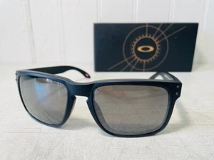 OAKLEY OO9102-D6 HOLBROOK Matte Black Frame w Prizm Black POLARIZED Suns $216 - Picture 1 of 7