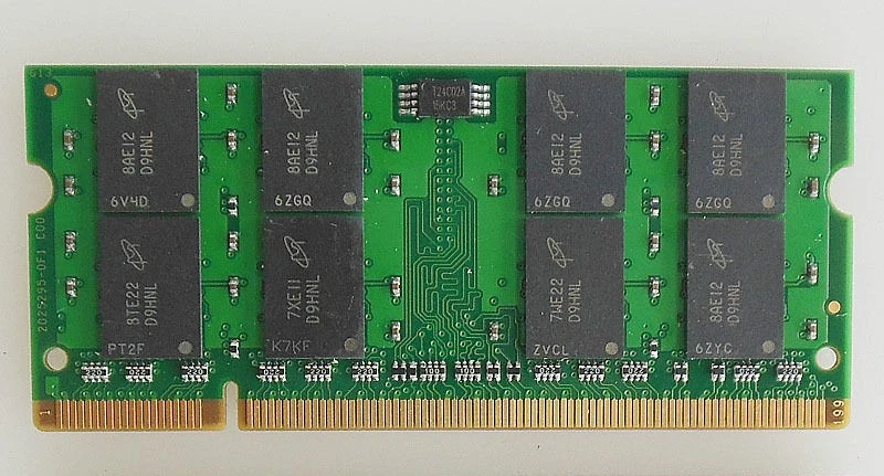 Barrette mémoire SoDimm  200 broches 1 Go 667 MHz / PC2-5300 pour portable - Photo 1/1