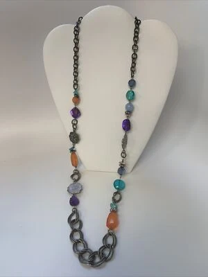 Collar Rubí Camino Con Cuentas Multicolores Y Otros Adornos Foto 1 de 4