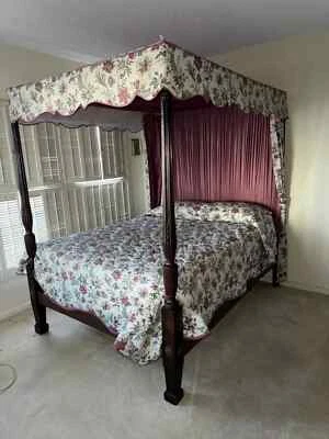 Antique American 4 Poster Mahogany Bed Frame, Early 19th c. - Image 1 of 4