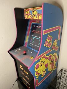 ms pacman 1up arcade With Raiser And Stool