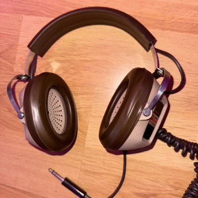 Auriculares estéreo profesionales personalizados realistas de colección de 1/4" piezas o reparación de EE. UU. Foto 1 de 4