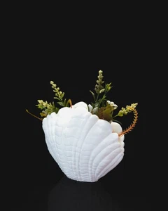 Shell Vase - Picture 1 of 5