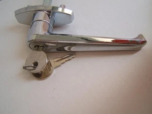 VINTAGE CHROMED CAR TRUNK or DOOR LOCK W/ 2 KEYS - Picture 1 of 9