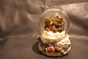 Boyd’s Bears LOVE IS THE MASTER KEY Snow Globe Bearstone with Music - Picture 1 of 7