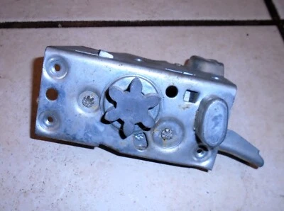 Camión Ford F100 F150 F250 F300 1953-1955 pestillo/cerradura de puerta derecha 1954 BAAA-8121812A Foto 1 de 4