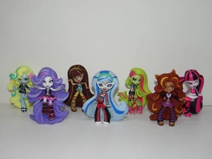 Monster High Vinyl Figure Lot of 7 Draculaura Cleo Ghoulia Spectra Venus Lagoona - Picture 1 of 5