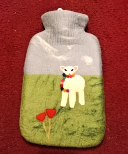 Wärmflasche m. Hülle aus Merinowolle "Lamm", gefilzt, TÜV-geprüfte Innenfl. - Bild 1 von 2