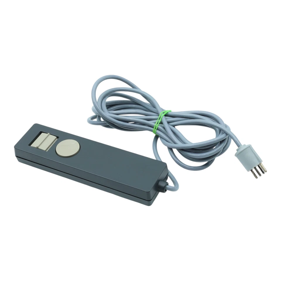 Rollei Remote Release Autofocus Wired Remote Dia Projector P35A - Image 1 of 2