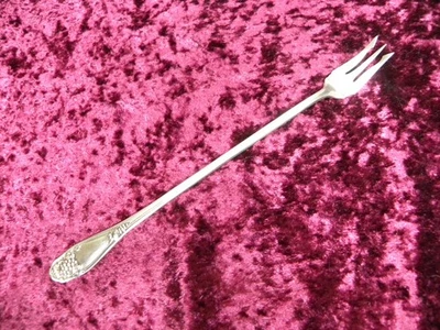 ISABELLA / GRAPE 1913 Оливковая Соленая Сервировочная Вилка RC Co Международная Посеребренная - Изображение 1 из 3