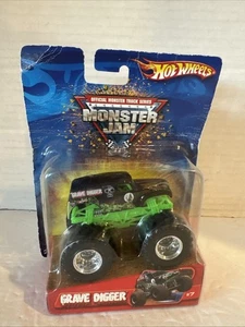 Hot Wheels Monster Jams 2006 #7 Grave Digger 1:64 Scale Diecast Monster Truck - Picture 1 of 5