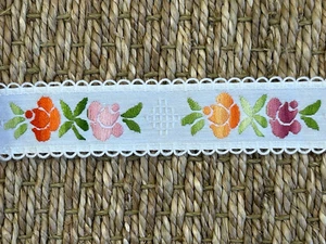 2 metros DE COLECCIÓN Multicolor Floral Bordado Cinta 35mm Ancho C.1970s - Imagen 1 de 5