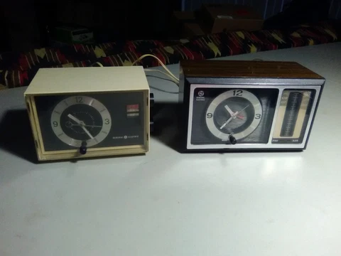 Vintage  GE Analog clock LOT Woodgrain  Model 7-4501 Beige Model C 1400 Cover