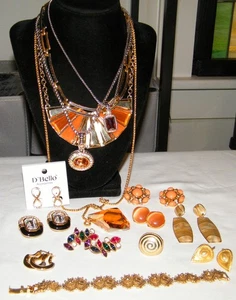 Lotto gioielli vintage 15 pezzi MOLTI DESIGNER TONO ORO Swarovski~Firenze~Monet~Venue - Foto 1 di 18