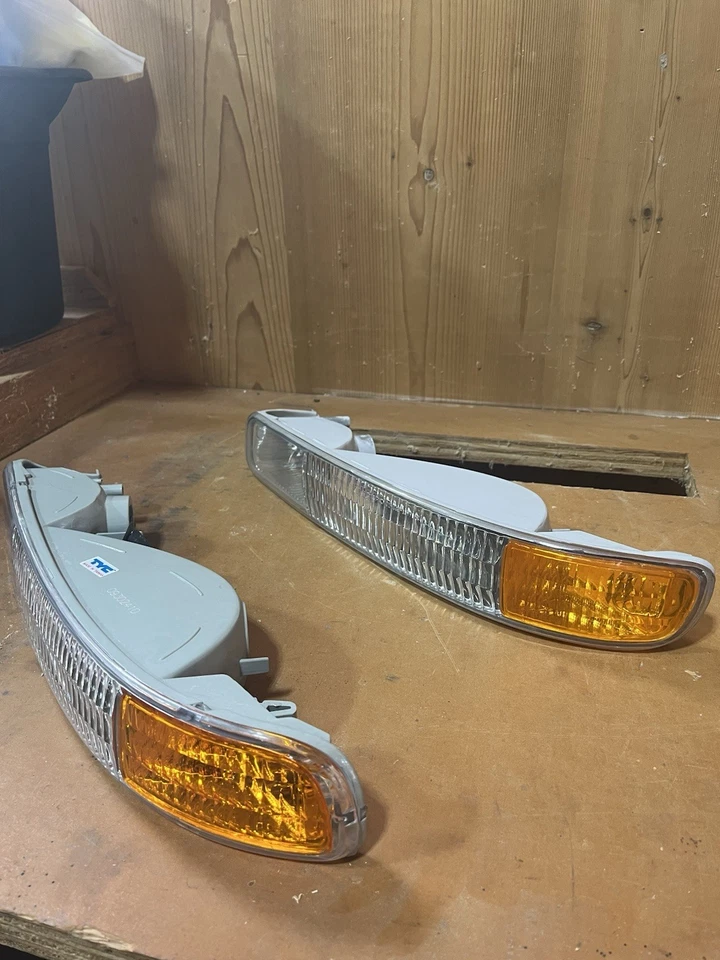 Sierra 2500 HD 1999-2007 pasajero luz de cabeza derecha OEM 15850352 Foto 1 de 4