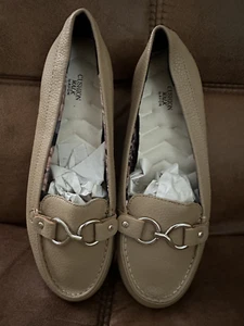 *NIB*Cushion Walk By Avon Slip On Loafers Beige Women's Size 8 - Picture 1 of 6