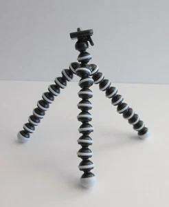 Flexible wrap adjustable TRIPOD for holding Digital Cameras only used once. - Picture 1 of 4