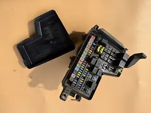 P56051040AD 2004 DODGE RAM 2500 SLT 5L.9 DIESEL NV5600 4X4 TIPM POWER MODULE - Picture 1 of 8