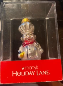 Macy’s Holiday Lane Chef adorno de vidrio moldeado 2007 caja abierta - Imagen 1 de 2