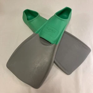 Speedo Unisex Rubber Long Blade Training Swim Fins, Green/Grey,  Size 5-6 - Picture 1 of 7