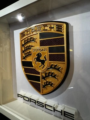 Porsche Stuttgart Logo 3D gedruckt Abzeichen - 25cm x 25cm quadratisch Wandaufsteller - Bild 1 von 4