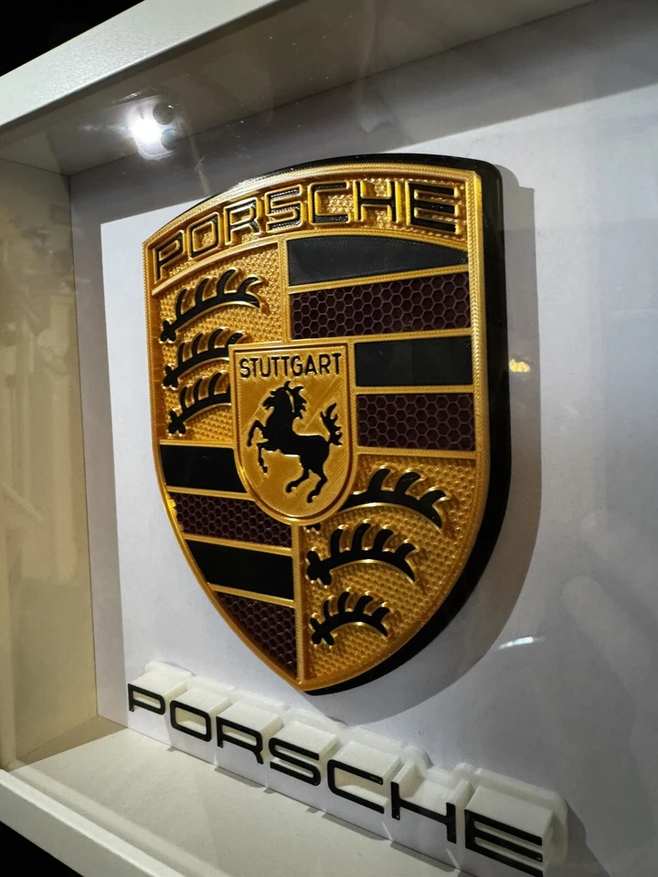 Porsche Stuttgart Logo 3D gedruckt Abzeichen - 25cm x 25cm quadratisch Wandaufsteller - Bild 1 von 4