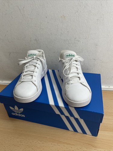 Scarpe da ginnastica Adidas UK 2 EU 34 US 2 5 colore bianco ragazzo ragazza in buone condizioni: