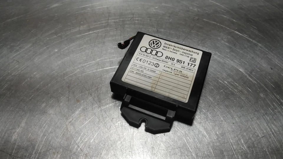 CENTRALINA VARIE Audi A4 Cabriolet (B6) 2006 8H0951177 - Immagine 1 di 1