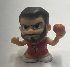 Figura Nikola Vucevic Chicago Bulls 2022 NBA TeenyMates sacada del set - Imagen 1 de 12