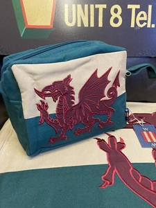Welsh Dragon Kulturtasche doppelseitig mit atemberaubender Stickerei - Bild 1 von 7