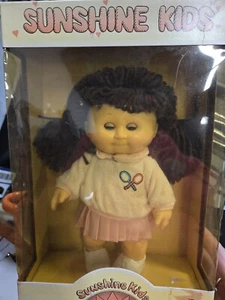 Vintage Playmates Sunshine Kinderpuppe Neu im Karton 8,5 Zoll Babypuppe Tennis - Bild 1 von 3