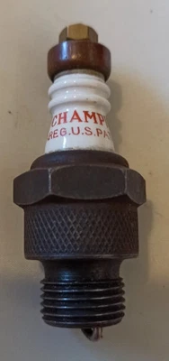 CHAMPION 6m 6 - m  SPARK PLUG  - Vintage untested sparking plug 6-m - Image 1 of 4