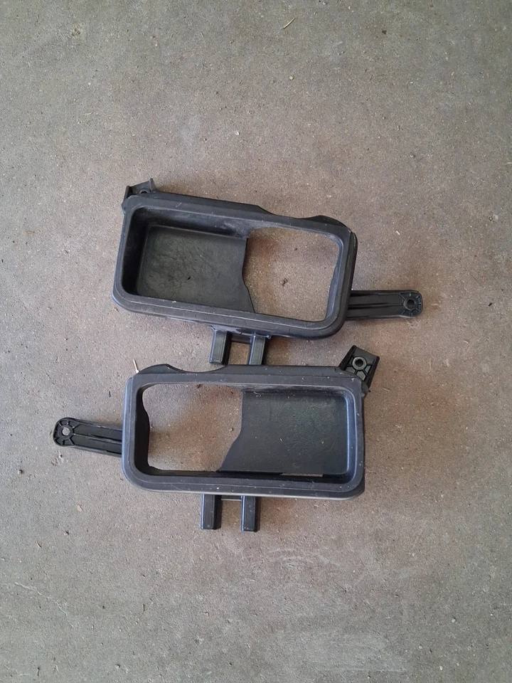 2010-2014 FORD EDGE FRONT DOOR  INTERIOR DOOR HANDLE TRIM BEZEL - Image 1 of 4