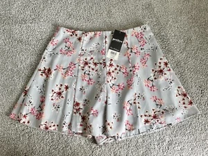 Miss Selfridge Petite Grey Pink Floral Patterned Shorts - Size 8 Brand New £25 - Picture 1 of 5