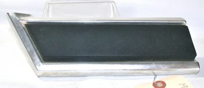 Moldura inferior trasera izquierda Ford serie F 80-86 OEM 744 Foto 1 de 4