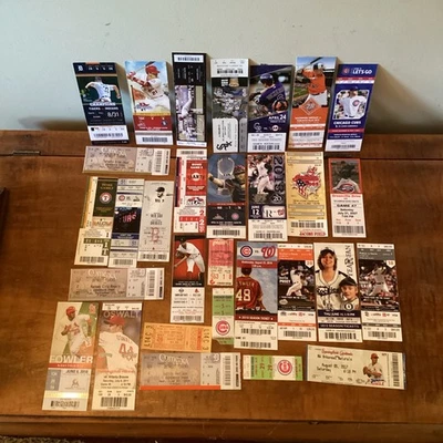 Lote de 40 boletos de béisbol Foto 1 de 4