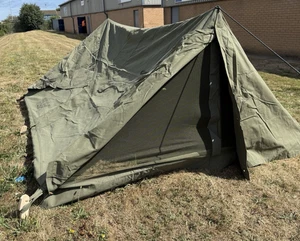 Tienda de lona verde militar vintage del ejército británico de los años 80 para 2 hombres con mosquitera - Imagen 1 de 4