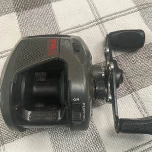 VTG DAIWA BW2 Graphite Bio Design Baitcasting Reel- Japan w/ Flipping Switch - Picture 1 of 2