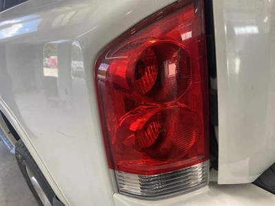 Conjunto de luz trasera izquierda usada se adapta a: Nissan Armada 2015 desde 1/05 grado A izquierdo Foto 1 de 4