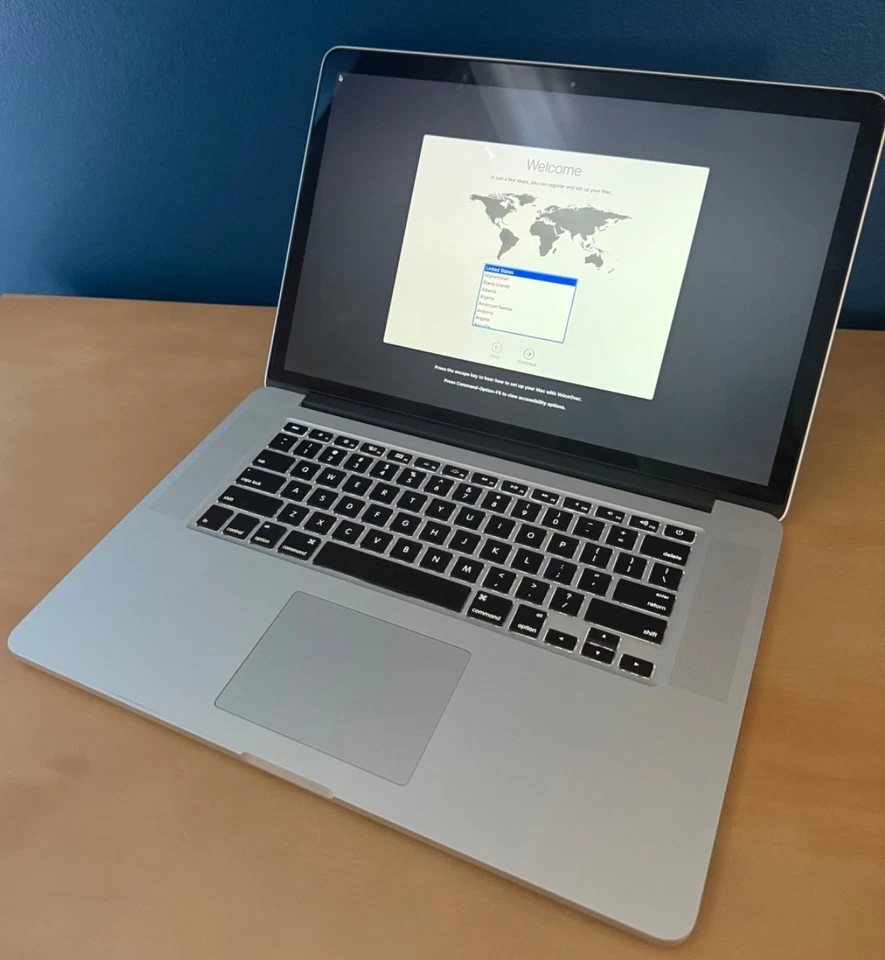 Apple MacBook Pro RETINA 15" Quad-Core Intel i7 / 16GB RAM / 256GB SSD Mid 2012 - Image 1 of 4