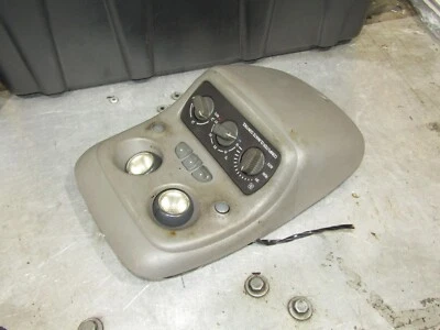 2000-2006 Chevrolet Tahoe OEM купольный фонарь с климат-переключателем 01 02 03 04 05 06 - Изображение 1 из 4