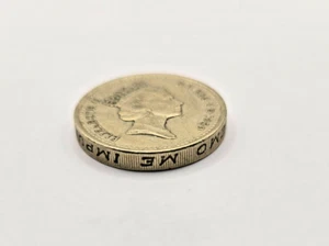 Moneda de una libra de la reina Isabel II 1989 con error al revés escritura en los bordes - Imagen 1 de 5